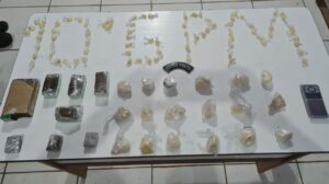 Imagem da notícia - PMAM detém um jovem e apreende um adolescente por posse de drogas
