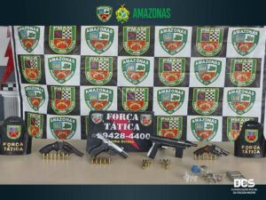 Imagem da notícia - Força Tática prende dupla e apreende dois adolescentes com armas e drogas