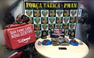 Imagem da notícia - PM detém motociclista que levava drogas em mochila de entregador