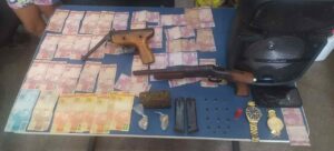 Imagem da notícia - Em Lábrea, PMAM detém trio com drogas, armamentos, munições e dinheiro