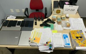 Imagem da notícia - PC-AM prende pessoas envolvidas em esquema de agiotagem e extorsão
