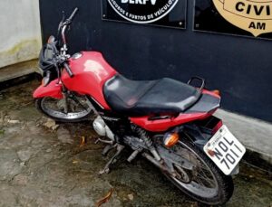 Imagem da notícia - Polícia Militar recupera motocicleta com restrição de roubo