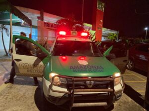 Imagem da notícia - PM prende jovem que tentava roubar grade de ferro de logradouro público