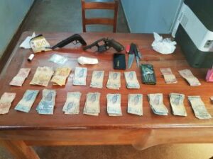 Imagem da notícia - Em Itacoatiara, homem é preso por porte ilegal de arma de fogo