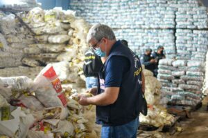 Imagem da notícia - Procon-AM e PM apreendem duas toneladas de sal com embalagens violadas