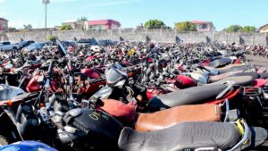 Imagem da notícia - Detran identifica mais de 530 veículos no parqueamento com restrição