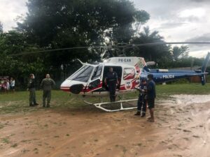 Imagem da notícia - Helicóptero da SSP-AM resgata idoso infartado em Novo Airão