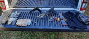 Imagem da notícia - Durante ações policiais, um homem é preso e armas são apreendidas