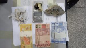 Imagem da notícia - Jovem é detido com drogas pela PM no bairro Colônia Santo Antônio