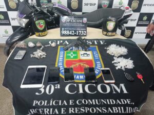 Imagem da notícia - Em ação conjunta, PM e PC prende trio por roubo e tráfico na zona leste