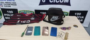 Imagem da notícia - PMAM prende dois homens por roubo em coletivo em terminal