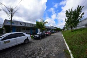 Laboratório do IML analisa casos de estupro e corpos em decomposição
