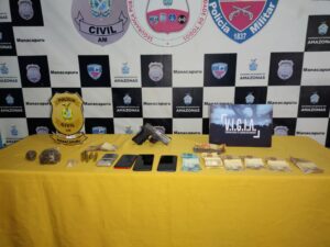 Imagem da notícia - PC-AM prende grupo com armas de fogo, drogas e R$ 2 mil, em Manacapuru