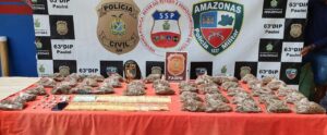 Imagem da notícia - PC e PM prendem homem com drogas e R$ 4,2 mil provenientes do tráfico