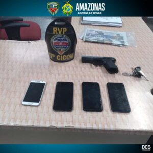 Imagem da notícia - PMAM prende dupla e apreende adolescente após roubo de celular
