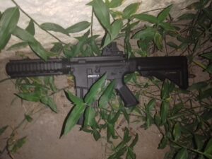 Imagem da notícia - Polícia Militar apreende réplica de fuzil no bairro Tancredo Neves