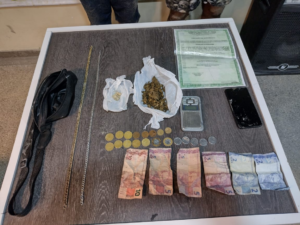 Imagem da notícia - PM prende homem e apreende adolescente suspeitos de tráfico em cemitério indígena