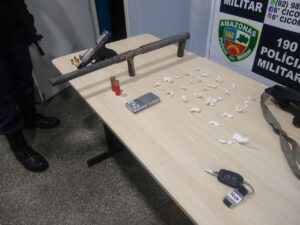 Imagem da notícia - PM prende dupla de infratores comercializando entorpecentes