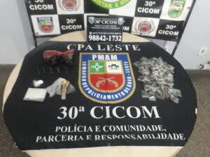 Imagem da notícia - Homem com arma de fogo, munições e droga é detido pela PM no bairro Cidade de Deus