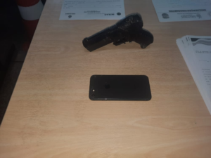 Imagem da notícia - PM prende casal acusado de roubar aparelho celular em assalto