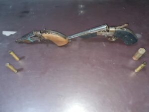 Imagem da notícia - Em Eirunepé, PM prende homem e apreende adolescente por porte ilegal e disparo de arma de fogo em via pública