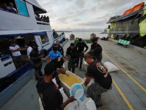 Imagem da notícia - Agentes da Base Arpão apreendem pescado ilegal em embarcação