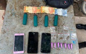 Imagem da notícia - No bairro Parque Dez de Novembro, PMAM detém um homem com drogas