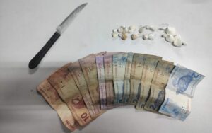 Imagem da notícia - Polícia Militar detém homem com entorpecentes no Centro