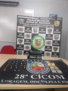 Imagem da notícia - PMAM apreende adolescente e prende homem por tráfico de drogas