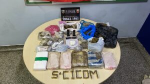 Imagem da notícia - No bairro São Raimundo, PM detém mulher e apreende drogas e munições