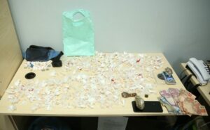 Imagem da notícia - PMAM detêm mulher e dois homens por tráfico de drogas