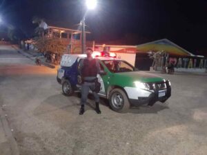 Imagem da notícia - PM apreende adolescente e prende  homem com armas de fogo