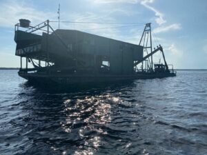 Imagem da notícia - Embarcação do tipo draga é apreendida por agentes da Base Arpão