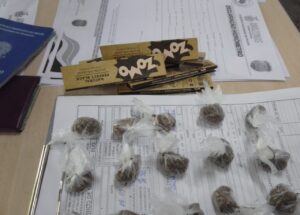 Imagem da notícia - PM prende homem por tráfico de drogas no bairro Colônia Terra Nova