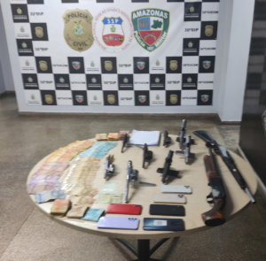 Imagem da notícia - No bairro Jorge Teixeira, PMAM prende dois envolvidos em homicídios, tráfico e porte ilegal de ama de fogo