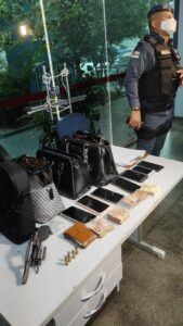 Imagem da notícia - PMAM detém casal em flagrante após assalto a loja de colchões na zona sul