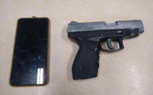 Imagem da notícia - Em ocorrências na zona leste, Polícia Militar prende quatro homens por tráfico de drogas e roubo de veículo