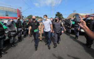 Imagem da notícia - Wilson Lima dá início ao ‘Cerco Inteligente’ e entrega viaturas, munições e equipamentos para as forças de segurança