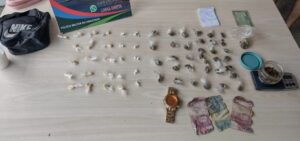 Imagem da notícia - PMAM apreende adolescente e prende homem durante operação Pagamento Seguro, no bairro Nova Cidade