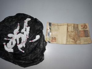 Imagem da notícia - No Centro, PMAM prende homem em bar de hotel com entorpecentes