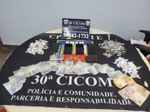 Imagem da notícia - No bairro Jorge Teixeira, PMAM prende trio com mais de 250 porções de entorpecentes