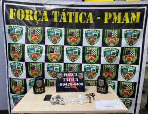 Imagem da notícia - Força Tática apreende dois adolescentes e prende jovem por tráfico de drogas e porte ilegal de arma de fogo