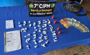 Imagem da notícia - PMAM apreende adolescente e prende homem com drogas e munição, em Presidente Figueiredo