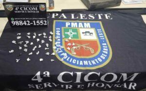 Imagem da notícia - PMAM apreende adolescente e detém homem com entorpecentes e simulacro de arma de fogo, na zona leste