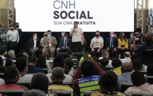 Imagem da notícia - Wilson Lima lança o ‘Detran Cidadão’, com CNH gratuita a pessoas de baixa renda e benefícios a mototaxistas e motofretistas
