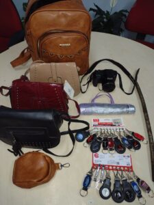 Imagem da notícia - Polícia Militar prende dupla por furto em uma loja, na zona leste