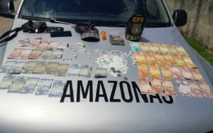 Imagem da notícia - PMAM detém jovem com entorpecentes e dinheiro em balneário público, em Rio Preto da Eva