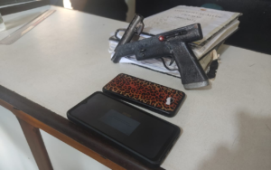Imagem da notícia - Em Tefé, Polícia Militar detém em flagrante dupla acusada de roubo de celulares