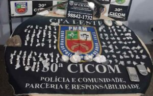 Imagem da notícia - No bairro Jorge Teixeira, Polícia Militar detém dois homens com arma de fogo e entorpecentes