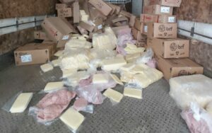 Imagem da notícia - PC-AM deflagra Operação Laticínio Precário e apreende 1,5 tonelada de alimentos impróprios para consumo